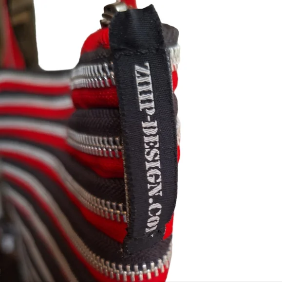 Handbad made of black and Red zipper. - Picture 5 of 5